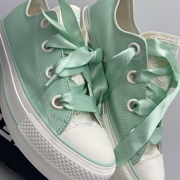 Converse WMNS CTAS LIFT OX
STICKY ALOE/EGRET/EGRET A10300C Platforms Sneakers - Picture 7 of 16